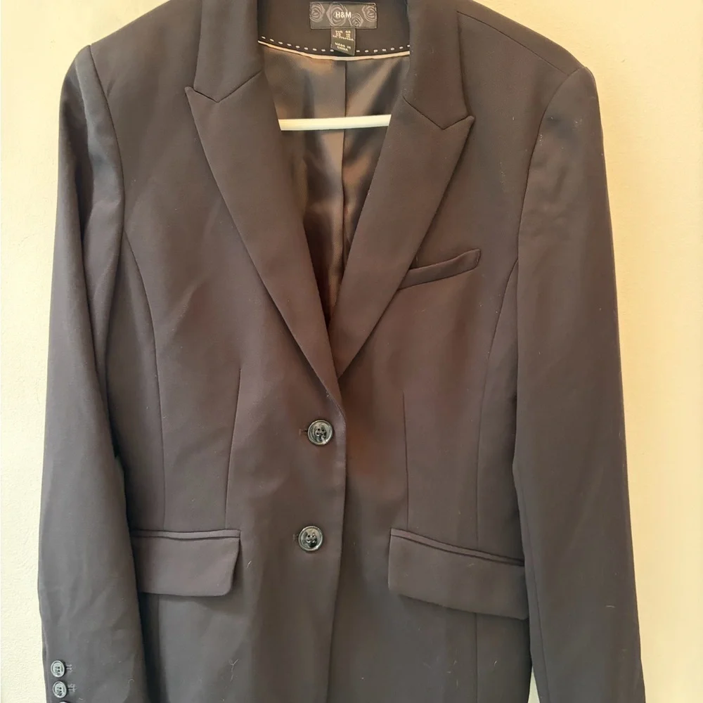 H&M Black Women's Blazer Size 12 black classic business / casual lined buttons